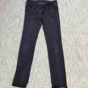 Levi’s Medium Wash Slight Curve Jeans